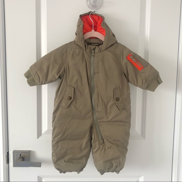 Gap Baby Snowsuit in Pristine Condition - Picture 2 of 7